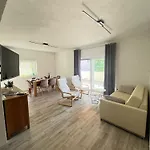 Delfin Jacuzzi , Bribir-novi Vinodolski * Bribir (Primorje-Gorski Kotar)