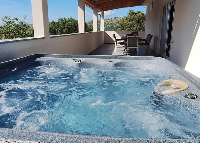 Delfin Jacuzzi , Bribir-novi Vinodolski Apartment