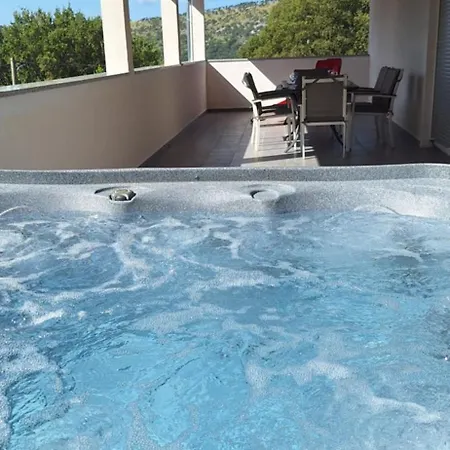 Delfin Jacuzzi , Bribir-novi Vinodolski Apartmán *